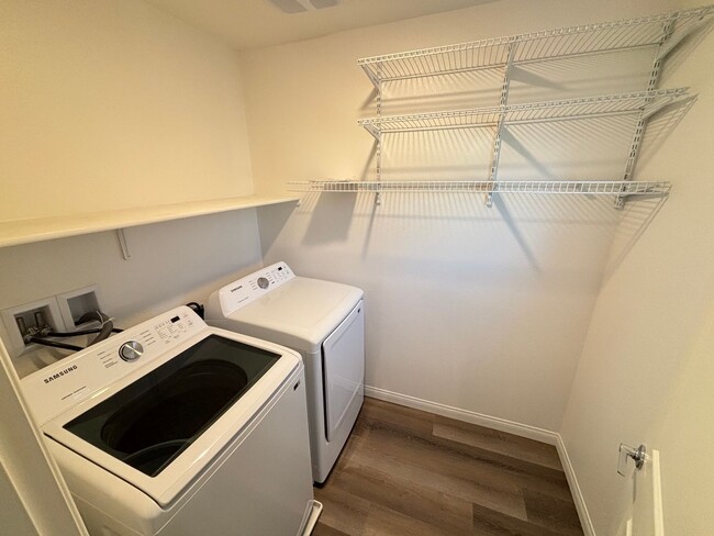 Building Photo - Beautiful 3Bed/3Bath Townhome located in Enterprise/Southern Highlands–Southwest Henderson border...