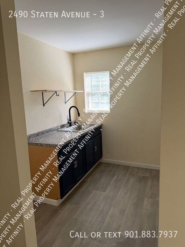 Building Photo - 2490 Staten Ave