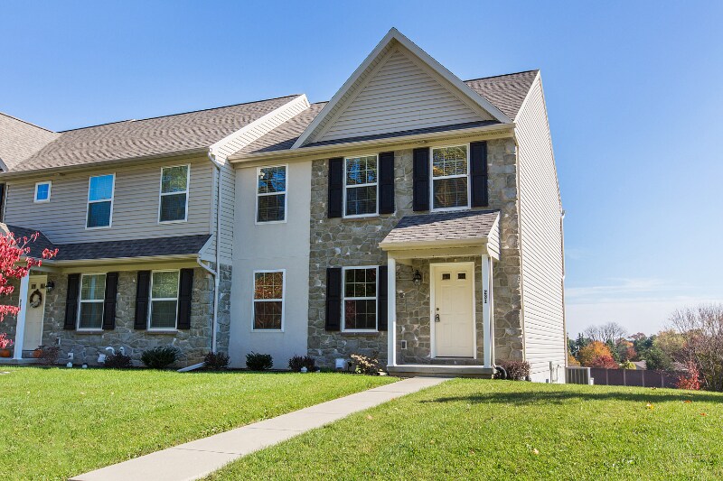 Building Photo - 233 Bethel Dr