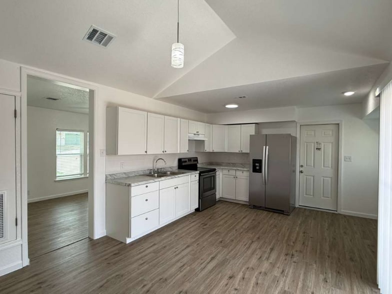 Building Photo - 8827 Slumber Ln