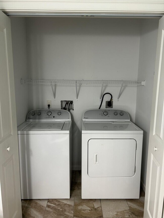 Building Photo - 970 Ridge Ave