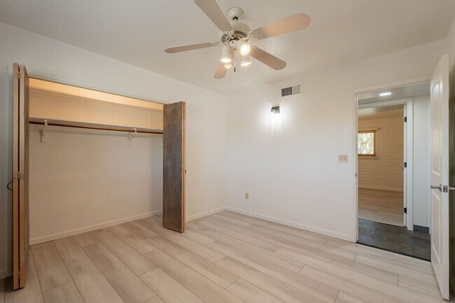 Building Photo - 3615 E Calle Alarcon