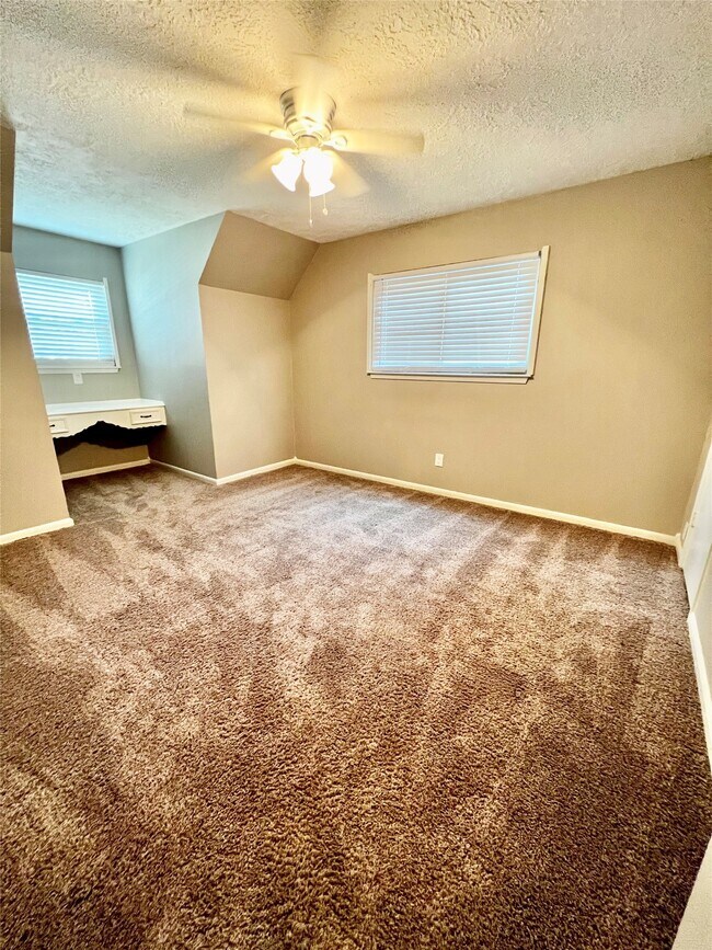 Building Photo - 17527 Forest Mist Dr
