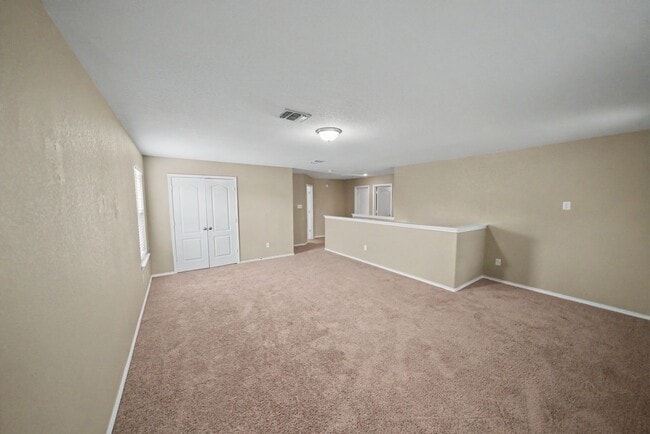 Building Photo - Spacious Live Oak Home Backing to a Greenbelt - Realtor Commission: $500