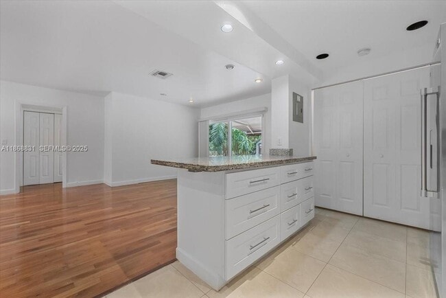 Building Photo - 613 NE 17th Terrace