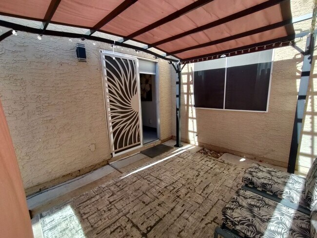 Building Photo - 1 YEAR LEASE FURNISHED OR UNFURNISHED, SHORT TERM 3 MONTH MINIMUM ALSO AVAILABLE