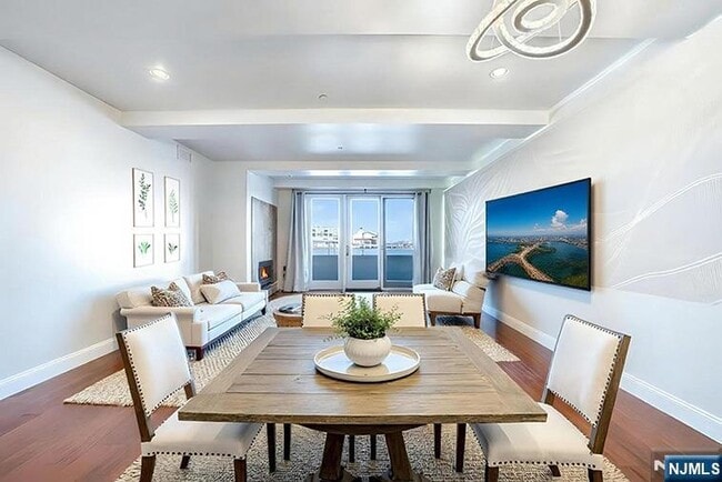 Primary Photo - 600 Harbor Blvd