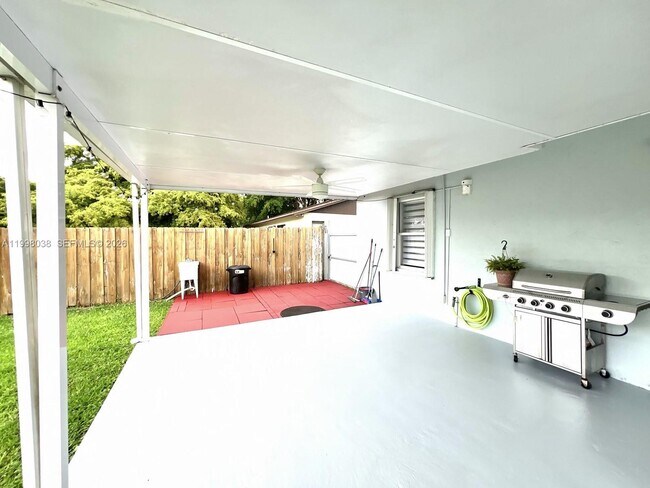 Building Photo - 1361 N Fieldlark Ln