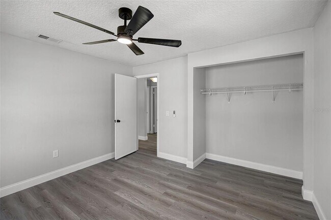 Building Photo - 2105 9th St NE