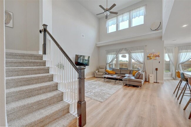 Building Photo - 317 Rock Knl St