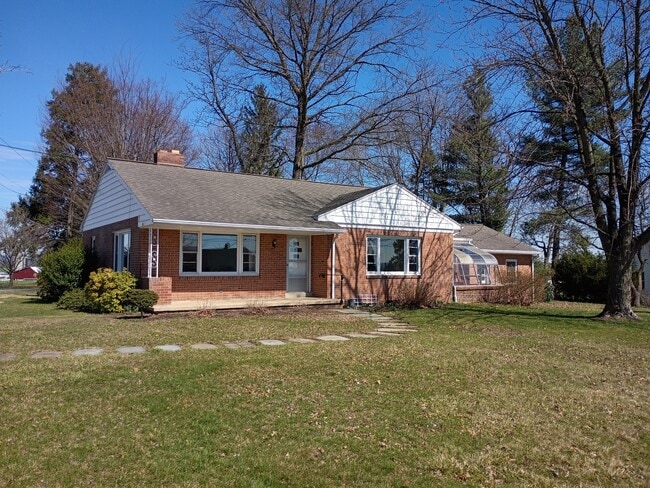 Building Photo - 395 W Newport Rd