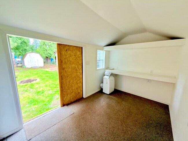 Building Photo - Charming Everett Home with Spacious Backyard, Garage, and Bonus Flex Spaces