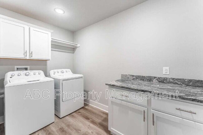 Building Photo - 410 Citation St