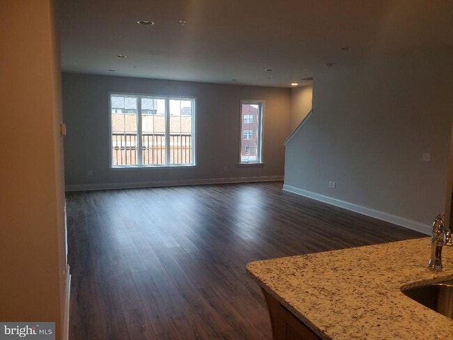 Building Photo - 3094 Egreton Rd