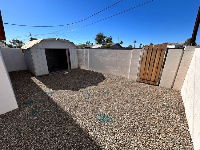Building Photo - 1 MONTH FREE RENT! Scottsdale/Tempe Beautifully Remodeled 3 bed 2 bath with Yard!