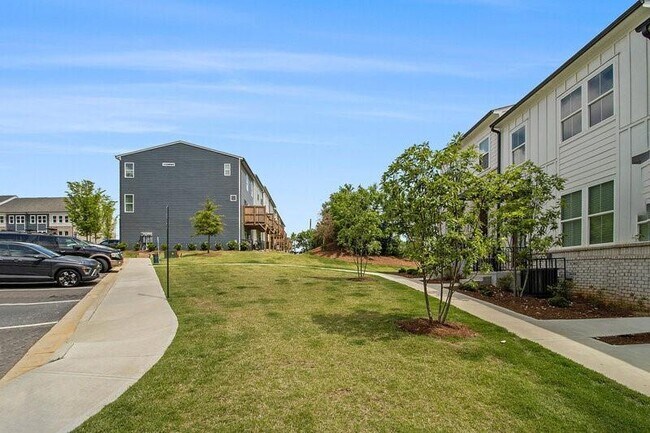 Building Photo - 387 Skylar Way SE