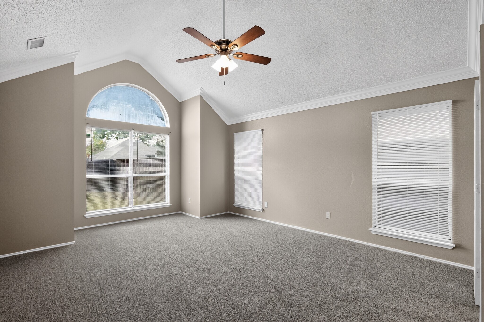Building Photo - 1624 Ariel Dr