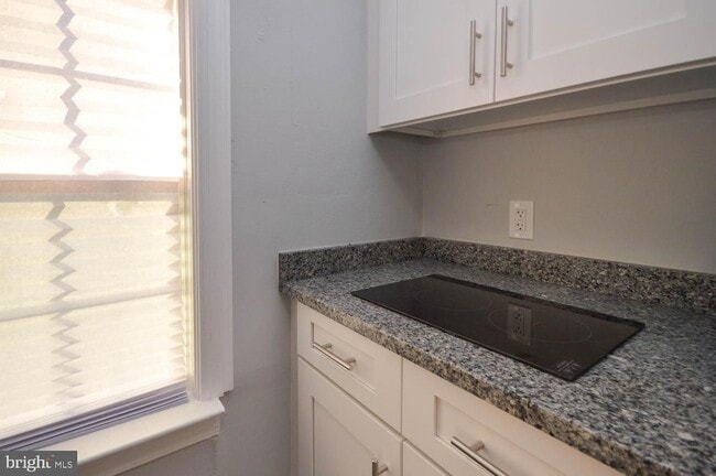 Building Photo - 46670 Midway Dr