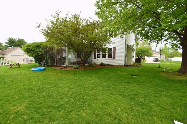 Building Photo - Large 4-5 bedroom 2.5 bath home in South B...