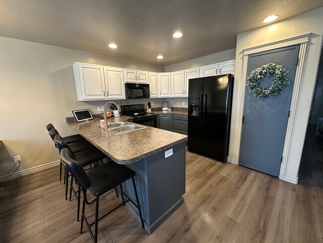 Building Photo - 2269 S Knights Way