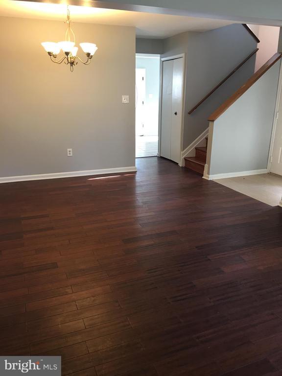 Building Photo - 4070 Bluebird Dr