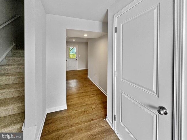 Building Photo - 2566 Laurel Pk Dr