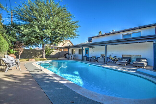 Building Photo - 8420 E Keim Dr