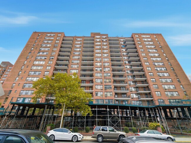 Building Photo - 10 Huron Ave