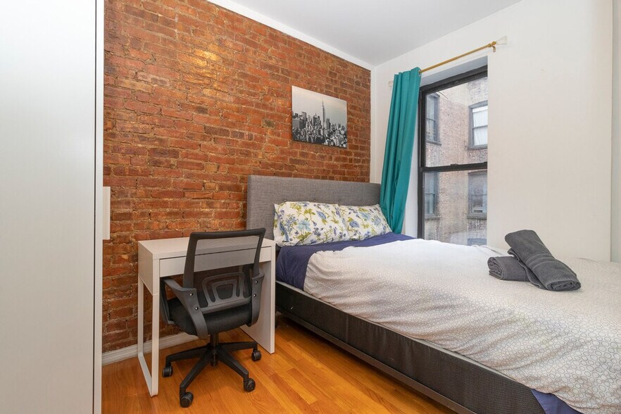 Building Photo - 1676 3rd Ave