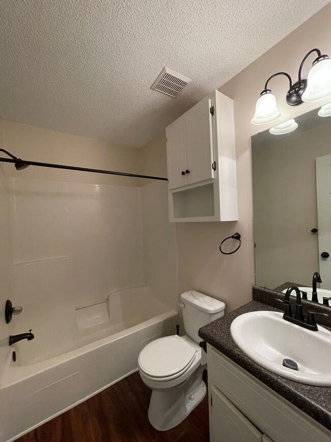 Building Photo - Foxchase Subdivision! END UNIT CLOSE TO CO...