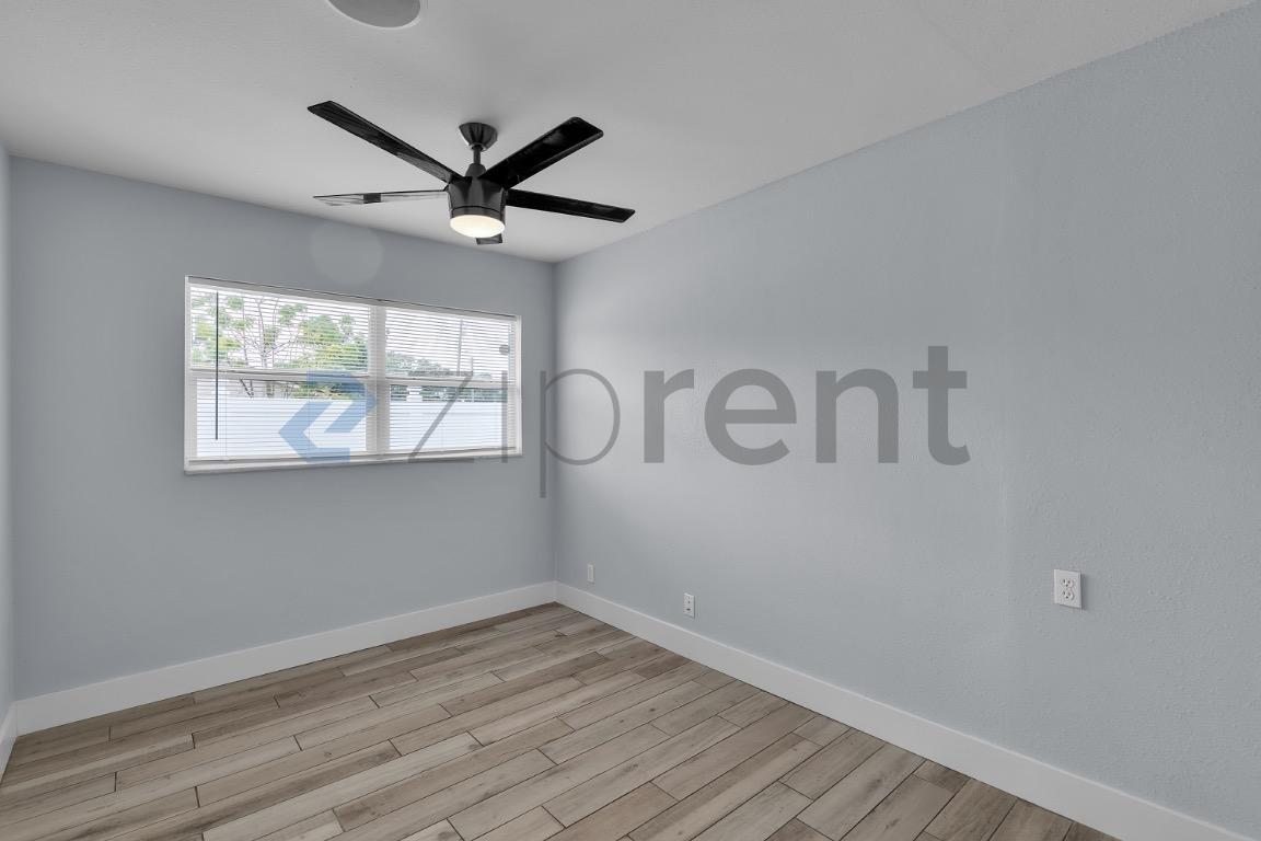 Building Photo - Unit