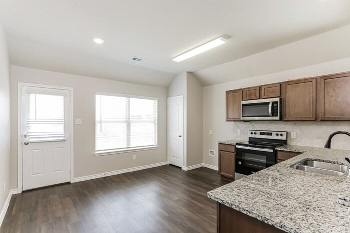 Building Photo - 1415 Kinglet Dr