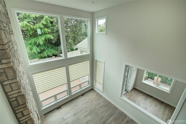 Building Photo - 5Bd/4Ba Bellevue House
