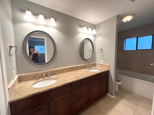 Building Photo - Charming single-story home with 4 bedrooms and 2 bathrooms for rent in neighborhood of Anderson M...