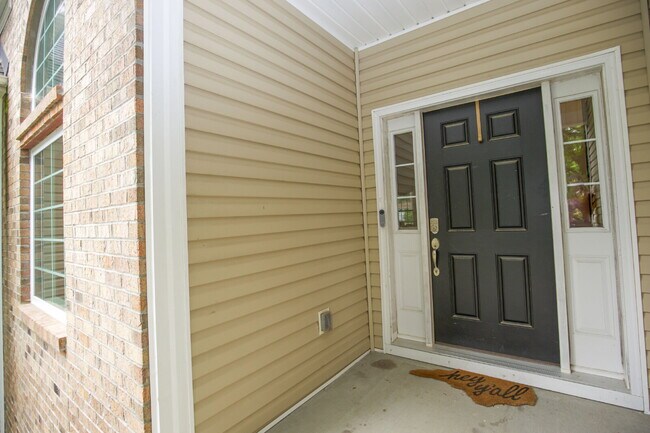 Building Photo - "Large 3-Bedroom plus BONUS Retreat with S...