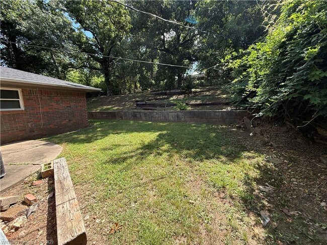 Building Photo - 1202 N 28th St