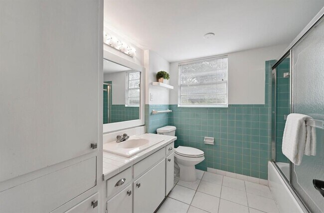 Building Photo - 3405 Santa Fe Dr