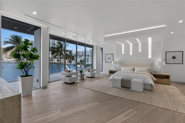 Building Photo - 501 Palm Dr