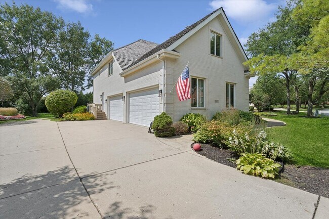 Building Photo - 9200 Falling Waters Dr W