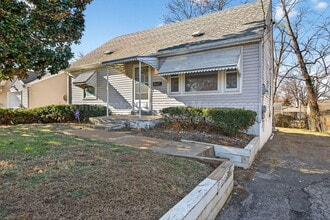 Building Photo - 6029 Evergreen Blvd