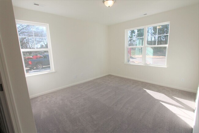 Building Photo - BEAUTIFUL 3BD 2.5 BTH Apartment home RAINTREE - Ballantyne Commons Pkwy