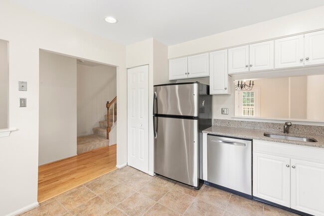 Building Photo - 2056 Griffis Ave