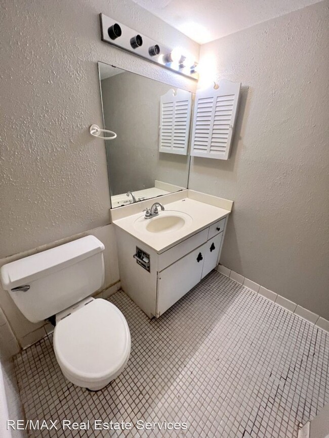 Building Photo - 1 br, 1 bath House - 7000 Creswell Unit 224