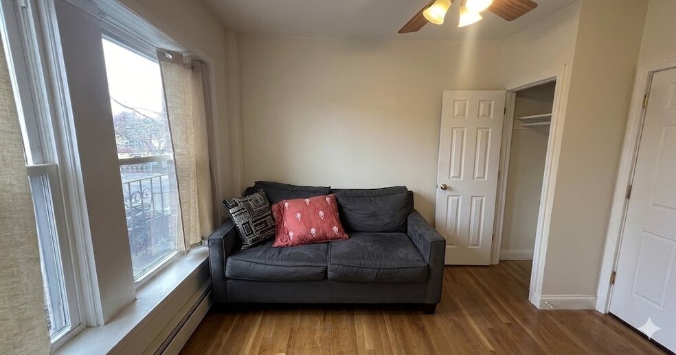 Building Photo - 1056 Cambridge St