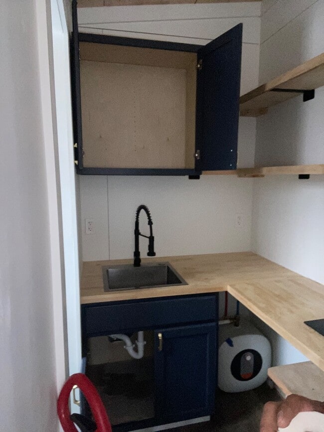 Building Photo - 2015 Union School Rd SW