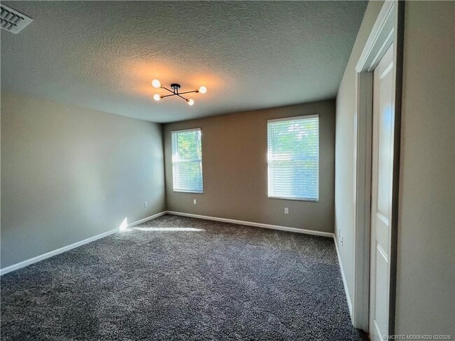 Building Photo - 3913 SE Mentmore Ln