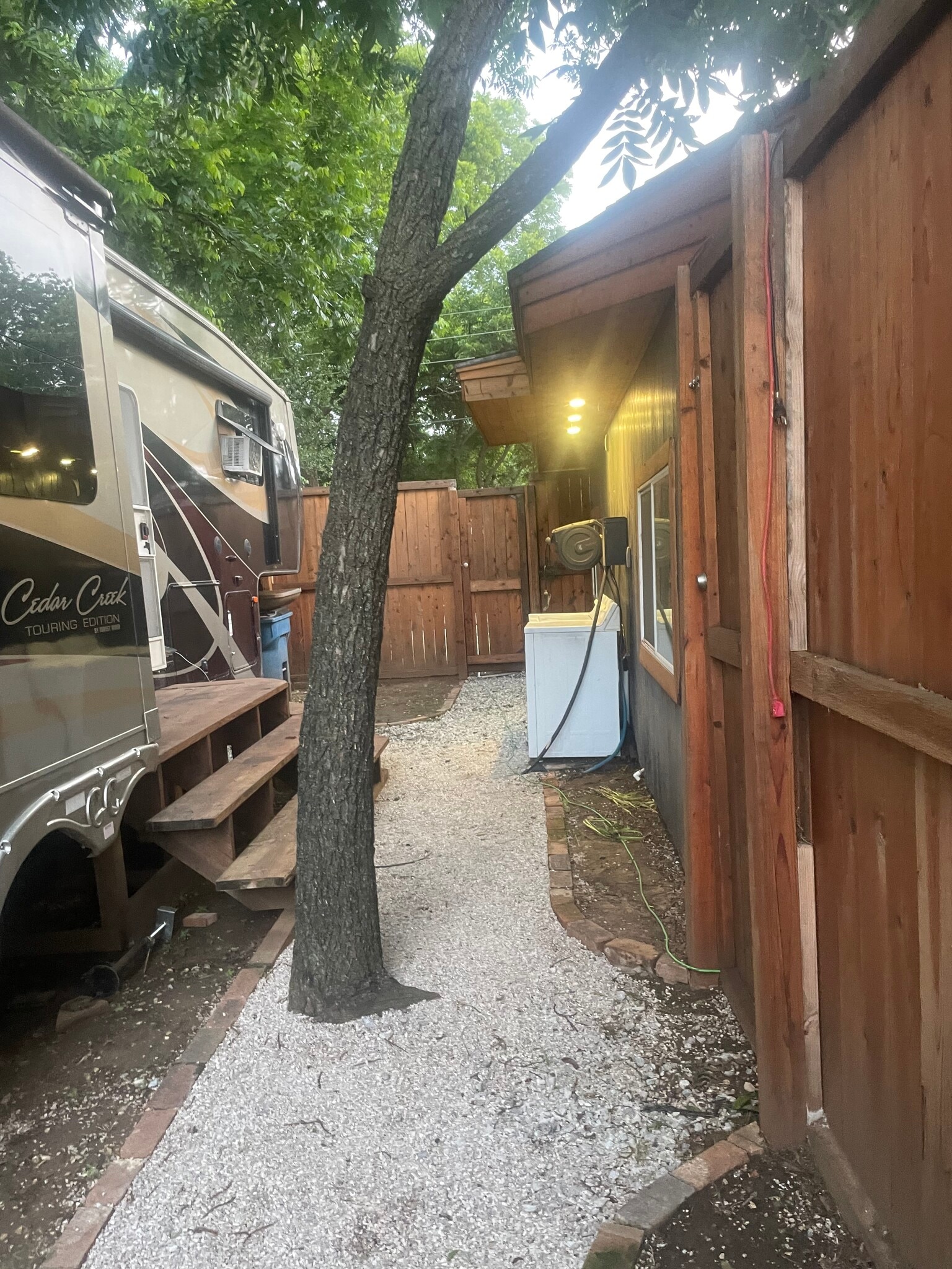 Building Photo - 721 Summers Ln