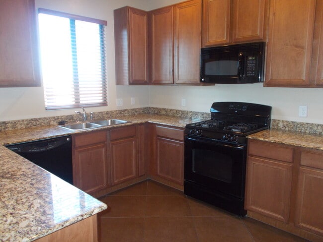 Building Photo - 4 Bedroom Home