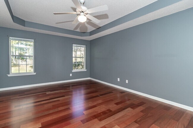 Building Photo - Beautiful 4 Bedroom, 2 Bath home with Large Yard