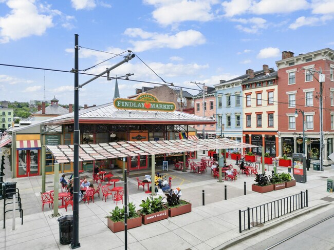 Building Photo - 122 W Elder St